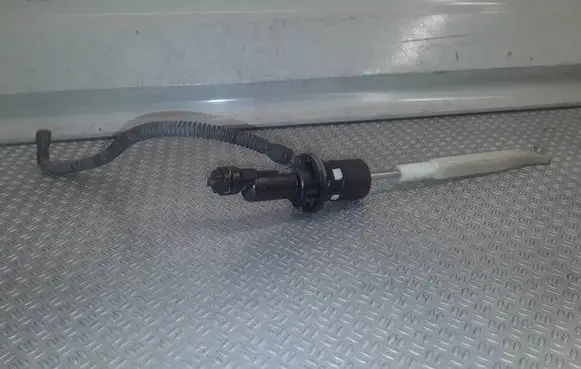 Peugeot 308 Clutch master cylinder 9681686880