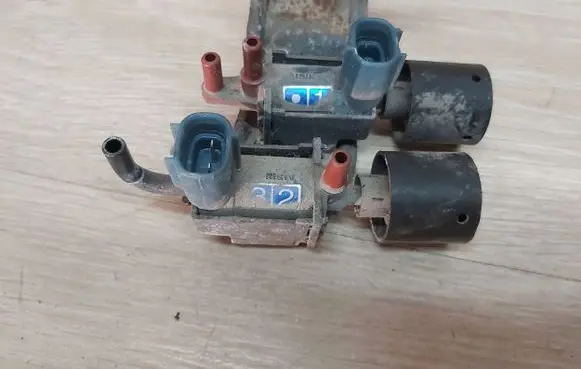 Toyota RAV 4 (XA10) Vacuum valve RAV4ICZUJNIK