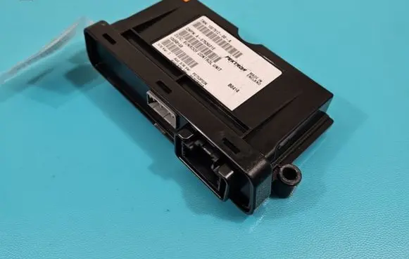 Tesla Model S Central body control module 1007512-00-A IMPRK1413392