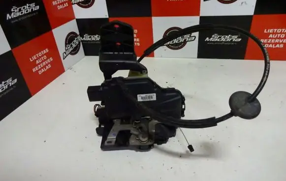 Volkswagen PASSAT B5.5 Front door lock 3B2837015L