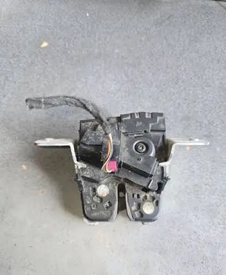 Mercedes-Benz C W204 Tailgate lock latch 33908003