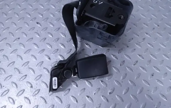 Middle seatbelt (rear)