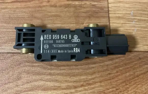 Audi A4 S4 B7 8E 8H Airbag deployment crash/impact sensor 8E0959643 011186