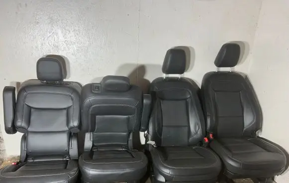 Ford Explorer VI Seat set 