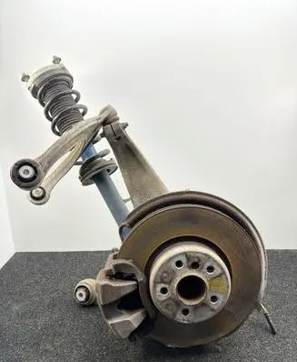 BMW 5 G30 G31 G38 Front wheel hub spindle knuckle 6861178 6861185