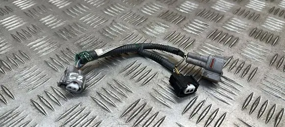 Toyota RAV 4 (XA40) Fuel injector wires 8212833010