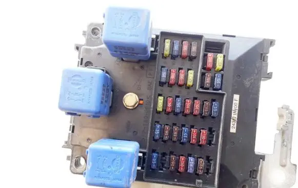Nissan Almera Fuse box set 243501n000f