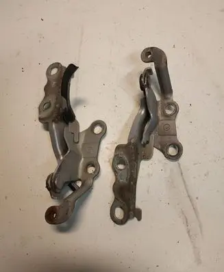 Toyota Corolla E120 E130 Engine bonnet/hood hinges
