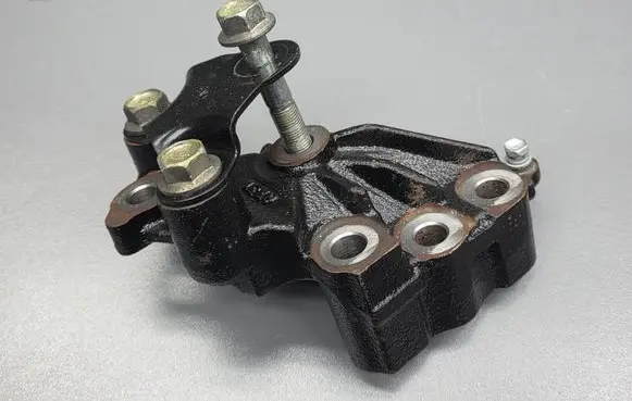 Engine mounting bracket