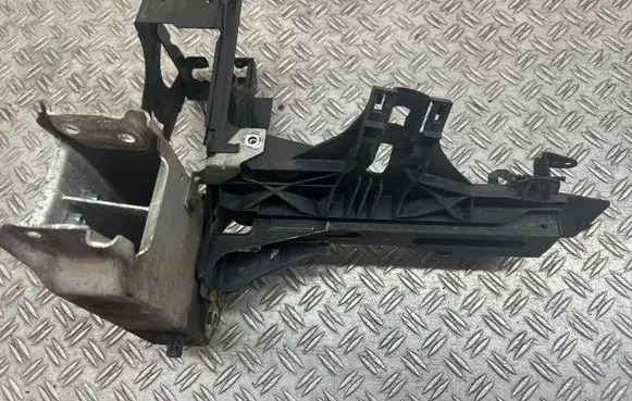 BMW 5 F10 F11 Headlight/headlamp mounting bracket 7200793