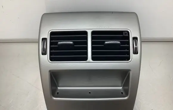 Jaguar XF X250 Rear air vent grill 8X235467446A E129635001