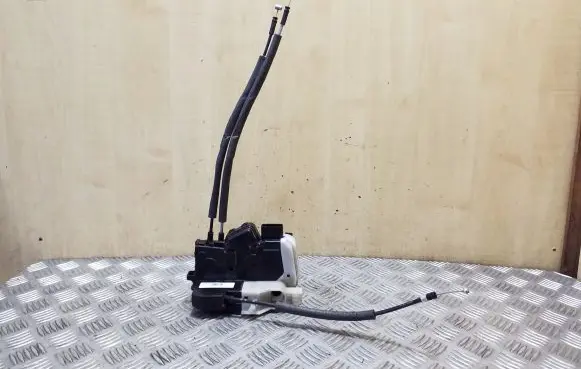 Hyundai ix35 Front door lock 813102Y010