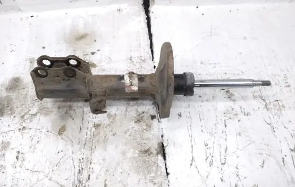 Toyota Avensis T250 Front shock absorber/damper