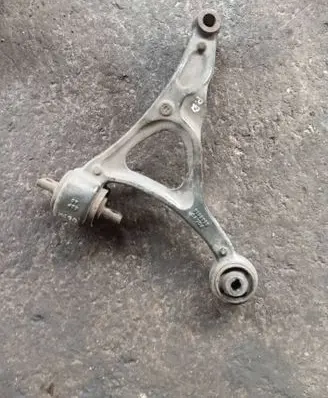 Volvo XC90 Front lower control arm/wishbone 8646614