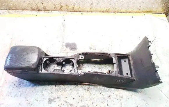 Volvo V50 Armrest 8687408