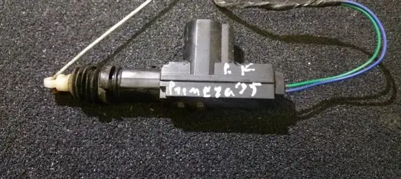 Nissan Primera Central locking motor 