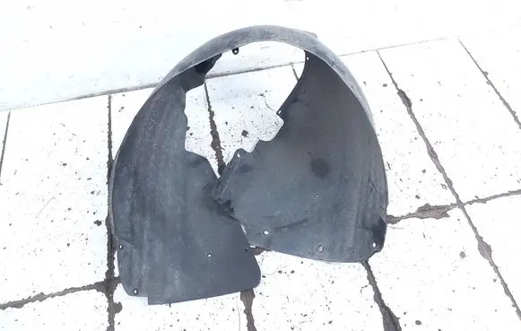 Front wheel arch liner splash guards
