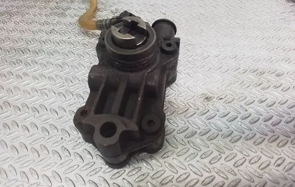 Mercedes-Benz Sprinter W901 W902 W903 W904 Mechanical fuel pump A6110900250