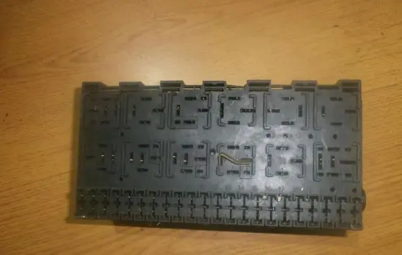Volkswagen Golf III Fuse box set 357937039
