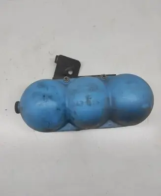 Vacuum air tank