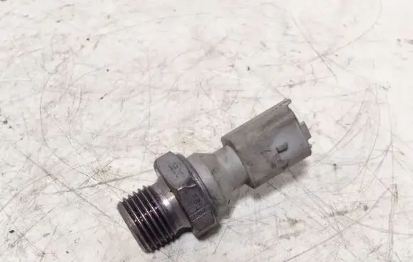 Ford C-MAX II Oil pressure sensor 963299
