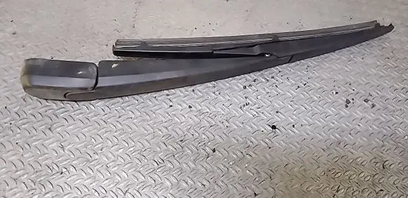 Toyota RAV 4 (XA20) Rear wiper blade 