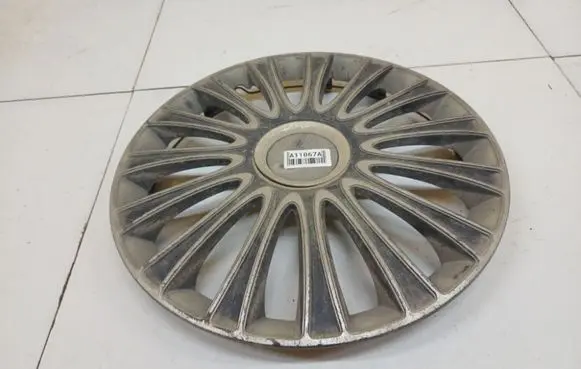 Ford Galaxy R15 wheel hub/cap/trim