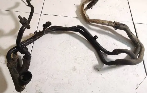 Audi Q7 4L Engine coolant pipe/hose 7l0820667