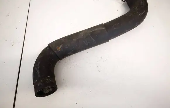 Engine coolant pipe/hose