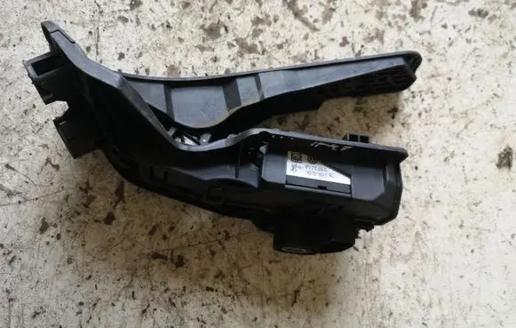 Audi A3 S3 8P Accelerator throttle pedal 1K2721503T
