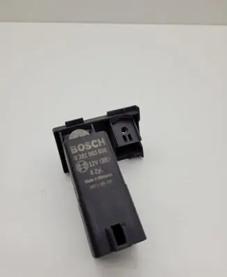 Skoda Superb B6 (3T) Glow plug pre-heat relay 038907281D 0281003038