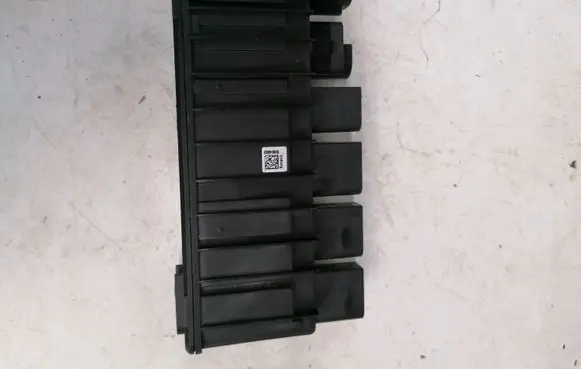 BMW 7 G11 G12 Current control relay POO141662 PA6GF10GB20 P00141660