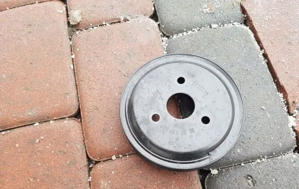 Opel Meriva B Water pump pulley 90531737