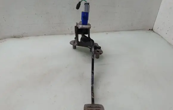 Renault Modus Clutch pedal 8200519361