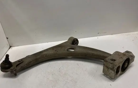 Volkswagen PASSAT B6 Front lower control arm/wishbone 3C0407153B 2370