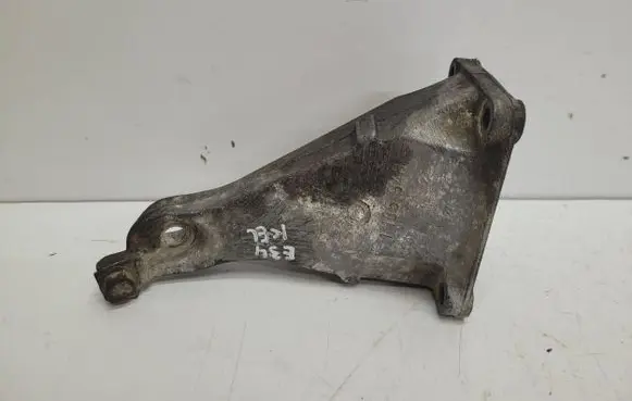 BMW 5 E34 Engine mounting bracket 1135948