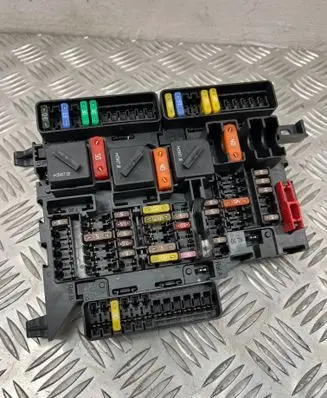 BMW 2 F46 Fuse module 9270354 150706 ROTA913112