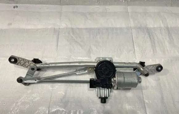 Hyundai Santa Fe Front wiper linkage and motor