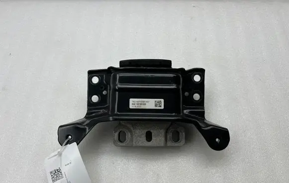 Engine mount bracket