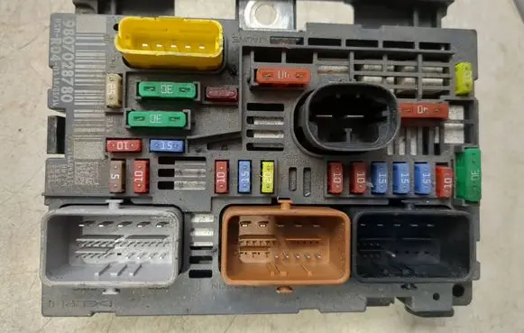 Peugeot Expert BSM Control unit 9807028780