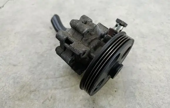 Opel Insignia A Power steering pump 55564138