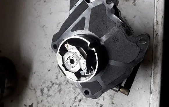 Opel Insignia A Vacuum pump