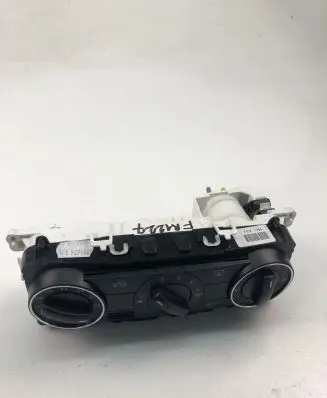 Mercedes-Benz A W169 Climate control unit A1698301385