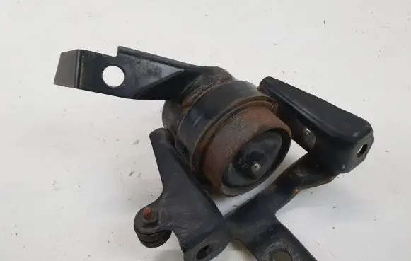 Toyota Corolla Verso AR10 Engine mount bracket