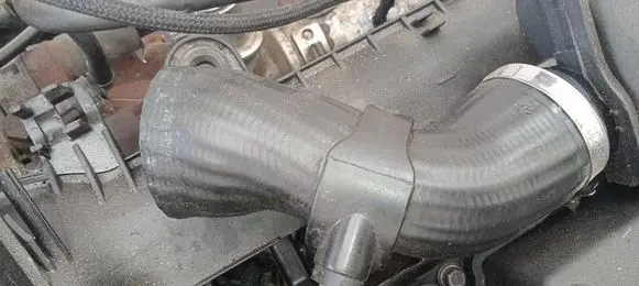 Mazda 2 Intercooler hose/pipe