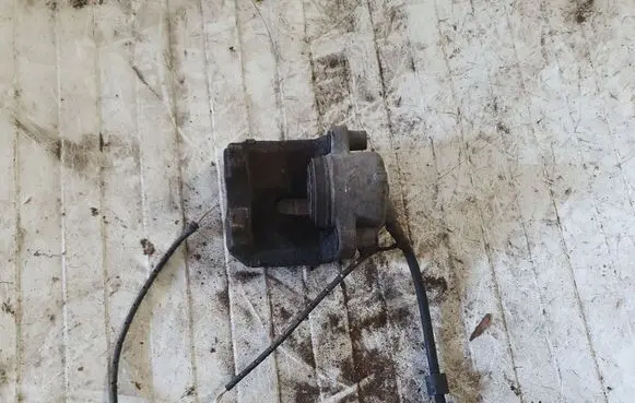 BMW 5 E39 Front brake caliper NOCODE