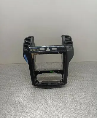Opel Zafira B Radio/GPS head unit trim 13162556