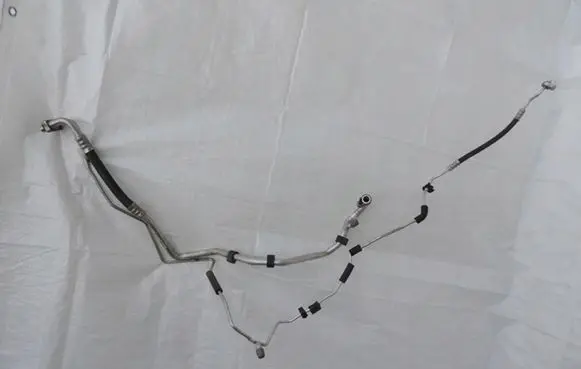 Opel Astra K Air conditioning (A/C) pipe/hose 39121589