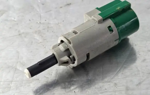 Peugeot 3008 II Brake pedal sensor switch 9818232480