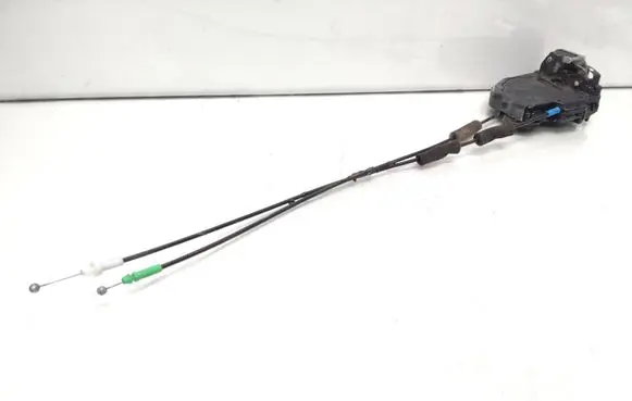 Toyota Avensis T270 Rear door lock A046693